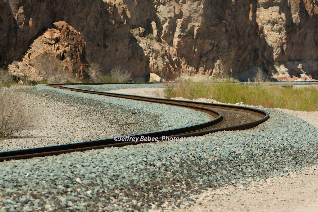 "S" curved train tracks